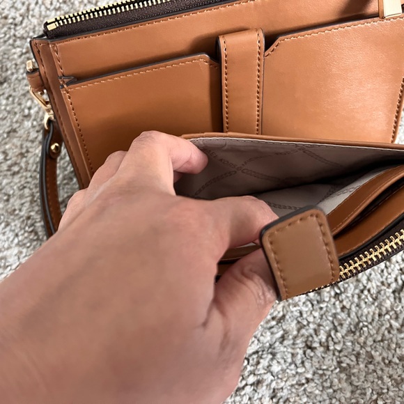 Michael Kors Monogram Wallet/Wristlet/Phone pouch - Picture 8 of 11